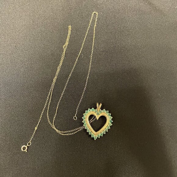 10K Yellow Gold Emerald Pendant - Picture 1 of 2